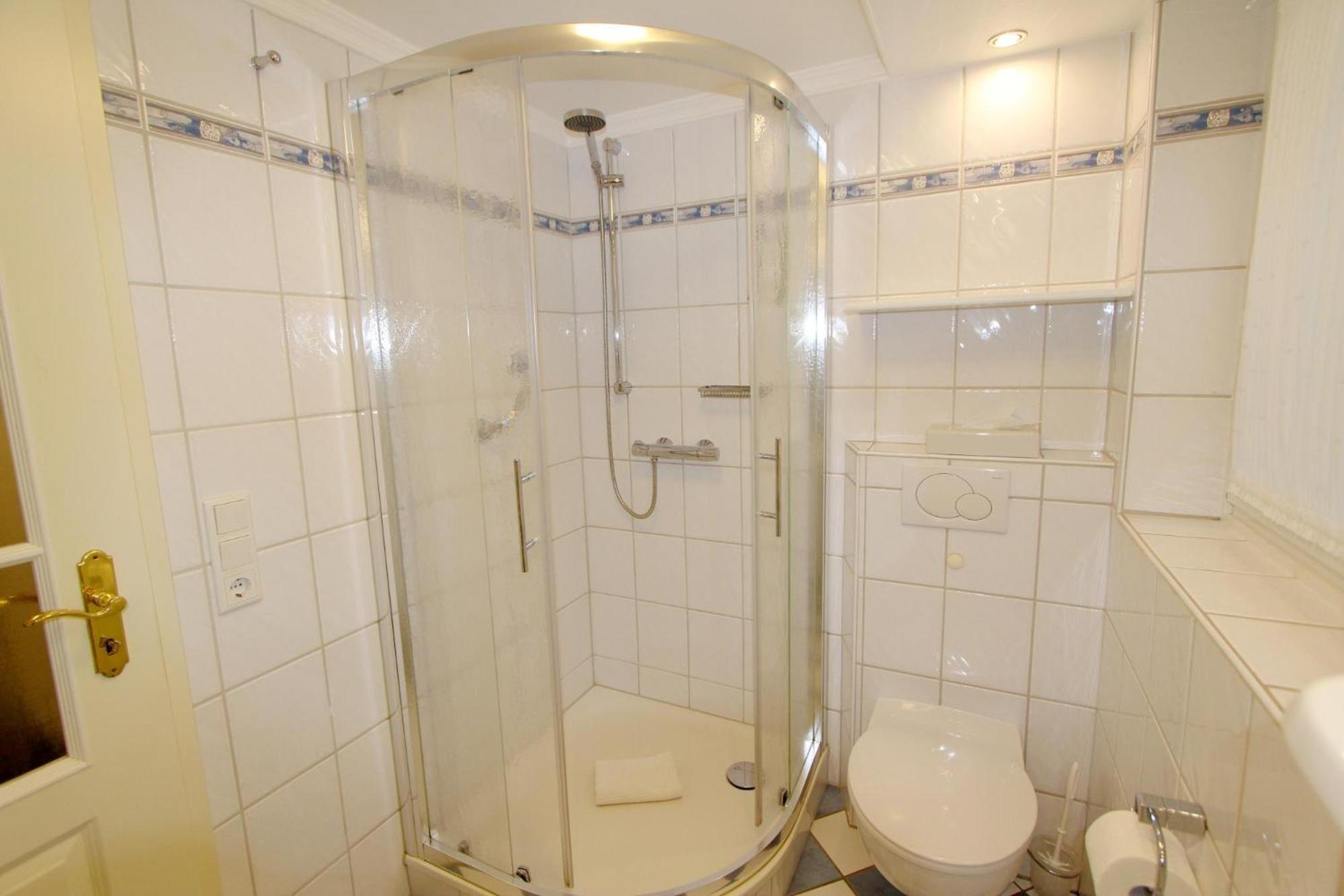 Trutz Blanker Hans - Duenenstr 19, App 9 *